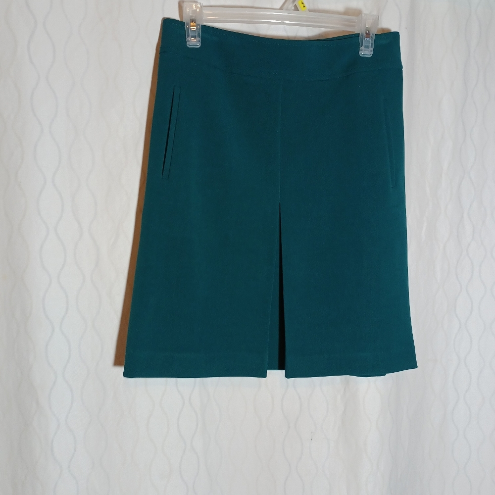 LOFT Emerald Green Skirt w /pockets and small slit, sz 6